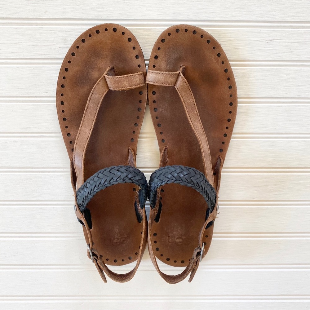UGG AUSTRALIA ‘Raee’ Toe Loop Leather Sandal